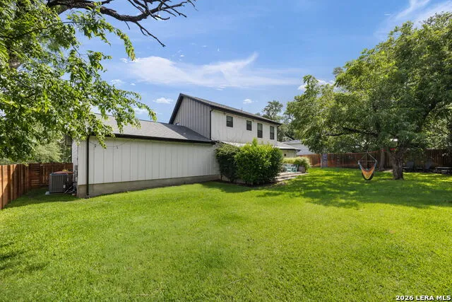 300 E BLUEBONNET LN Johnson City, TX 78636