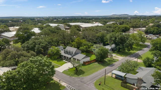300 E BLUEBONNET LN Johnson City, TX 78636