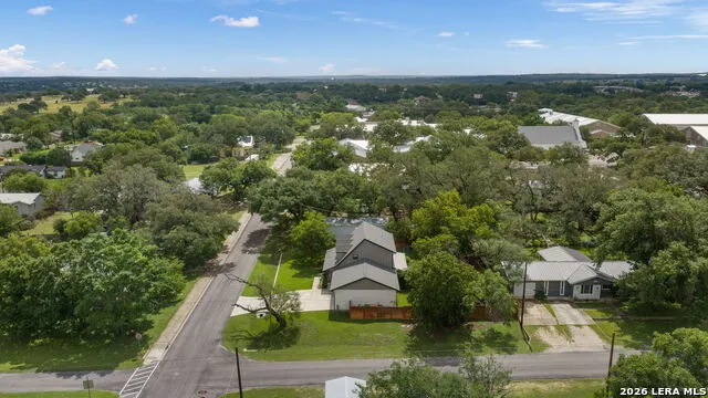 300 E BLUEBONNET LN Johnson City, TX 78636