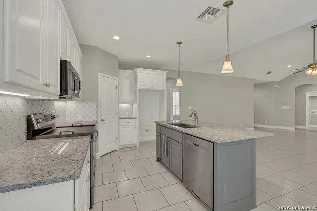 1041 MADRONE RD Fischer, TX 78623
