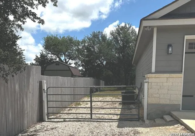 1041 MADRONE RD Fischer, TX 78623