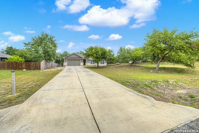 1041 MADRONE RD Fischer, TX 78623