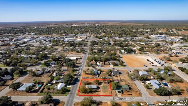 719 E Trinity Pearsall, TX 78061
