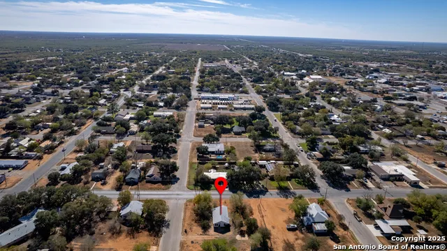 719 E Trinity Pearsall, TX 78061