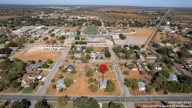 719 E Trinity Pearsall, TX 78061