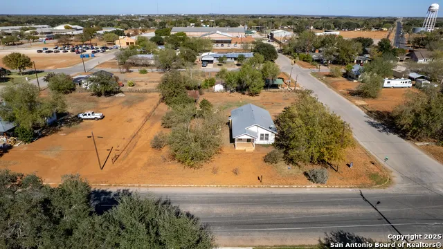 719 E Trinity Pearsall, TX 78061