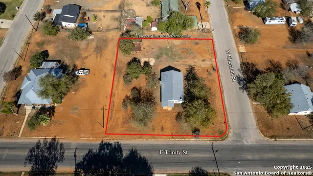 719 E Trinity Pearsall, TX 78061