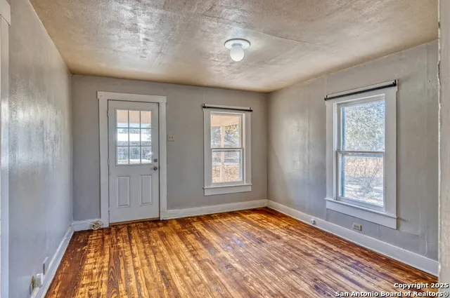 719 E Trinity Pearsall, TX 78061