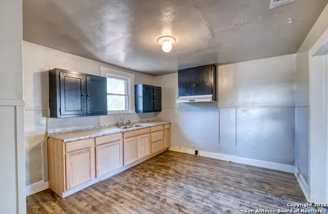 719 E Trinity Pearsall, TX 78061