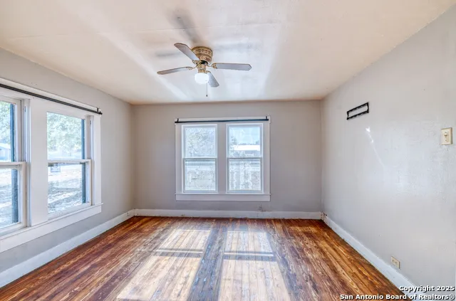 719 E Trinity Pearsall, TX 78061