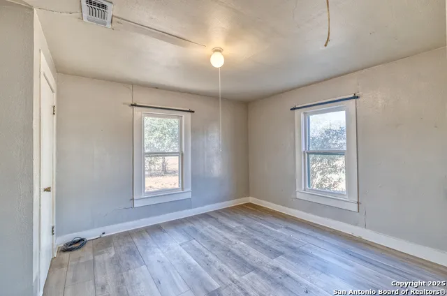 719 E Trinity Pearsall, TX 78061