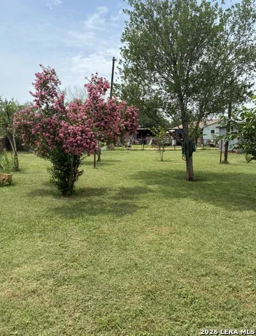 323 E WHITE ST Dilley, TX 78017