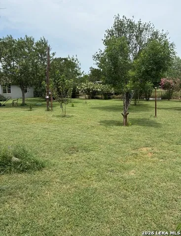 323 E WHITE ST Dilley, TX 78017