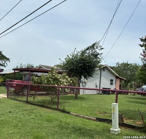323 E WHITE ST Dilley, TX 78017