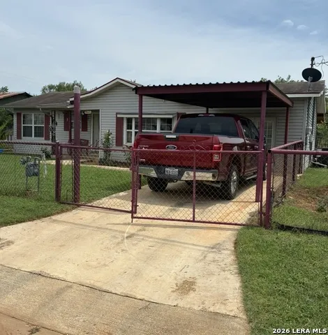 323 E WHITE ST Dilley, TX 78017