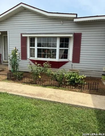 323 E WHITE ST Dilley, TX 78017