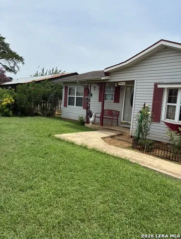 323 E WHITE ST Dilley, TX 78017