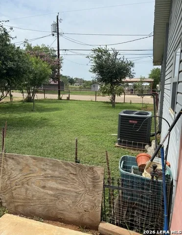 323 E WHITE ST Dilley, TX 78017