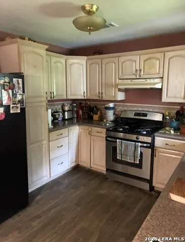 323 E WHITE ST Dilley, TX 78017