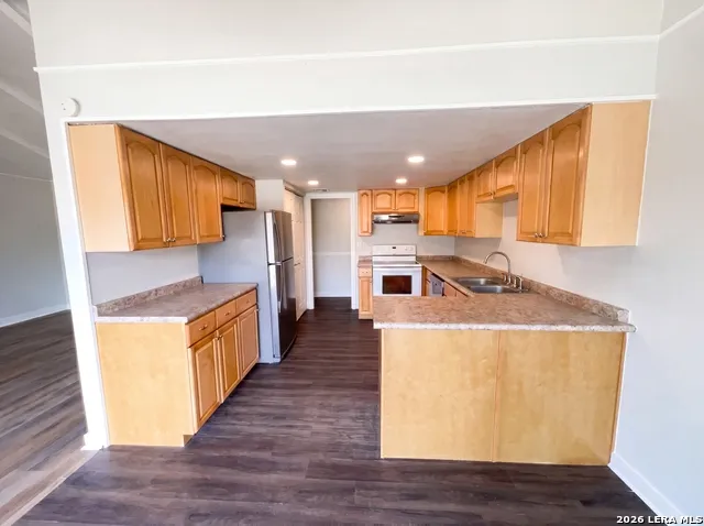 1154 S ELLISON DR San Antonio, TX 78245