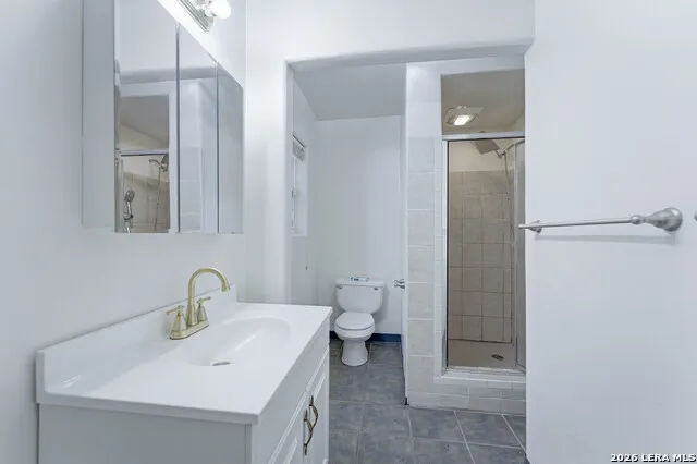 1221 ENCINO DR Pleasanton, TX 78064