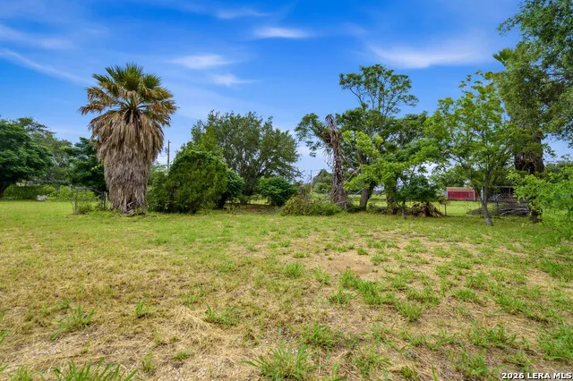 1221 ENCINO DR Pleasanton, TX 78064