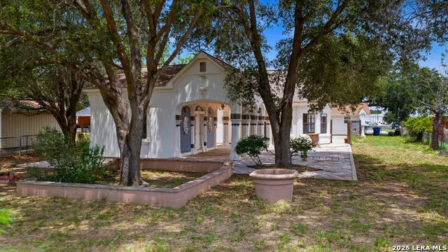 1221 ENCINO DR Pleasanton, TX 78064