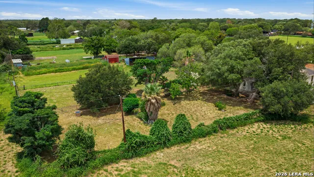 1221 ENCINO DR Pleasanton, TX 78064