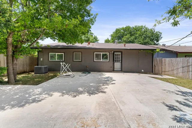 6750 PARADISE OAK DR San Antonio, TX 78227