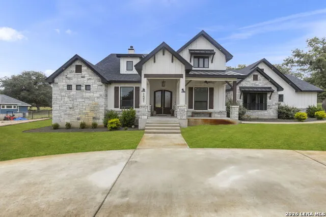 121 TRANQUILITY DR La Vernia, TX 78121