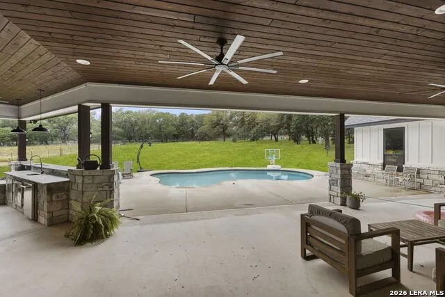 121 TRANQUILITY DR La Vernia, TX 78121