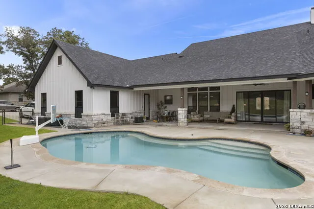 121 TRANQUILITY DR La Vernia, TX 78121