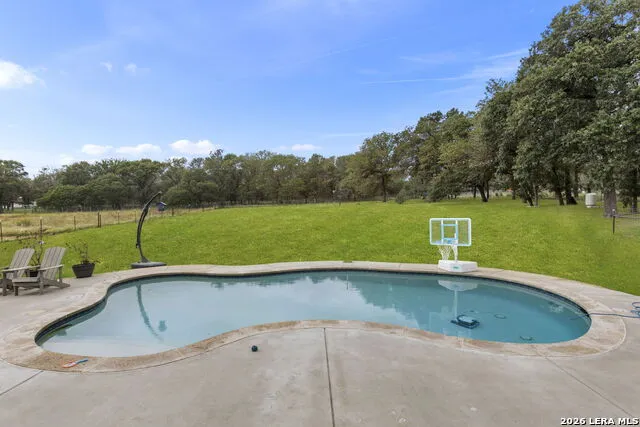 121 TRANQUILITY DR La Vernia, TX 78121