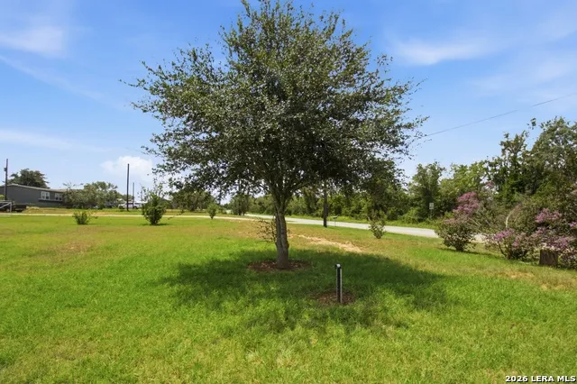 105 MUEHL RD Seguin, TX 78155
