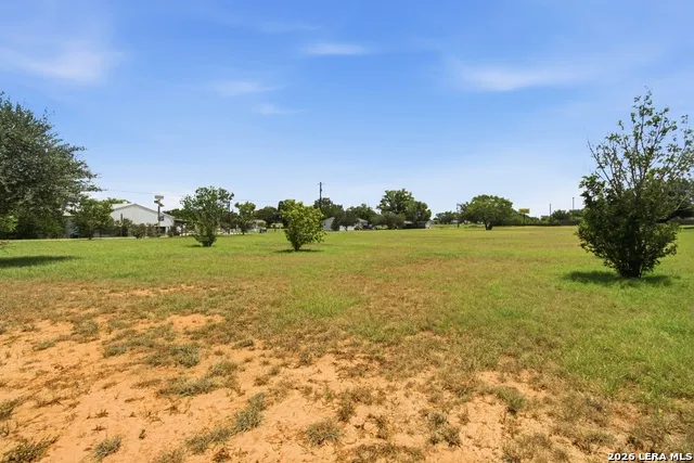 105 MUEHL RD Seguin, TX 78155