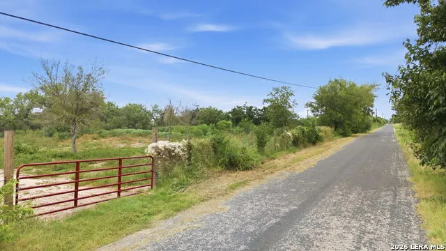 1083 CR 6610 Devine, TX 78016