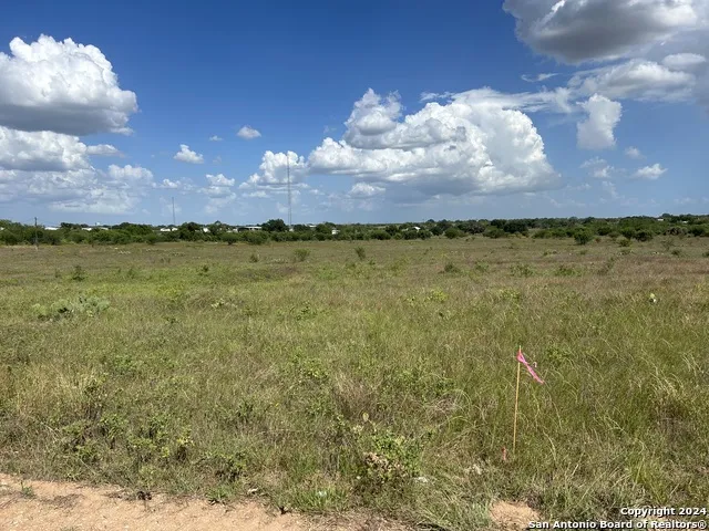 1098 Cr 329 Floresville, TX 78114