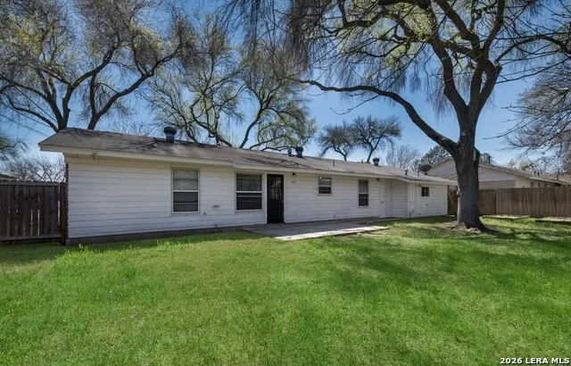 425 E BYRD BLVD Universal City, TX 78148