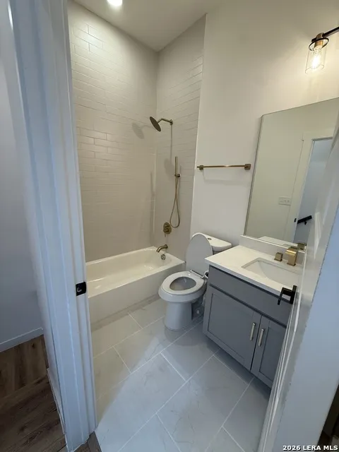 125 MICAH PT La Vernia, TX 78121