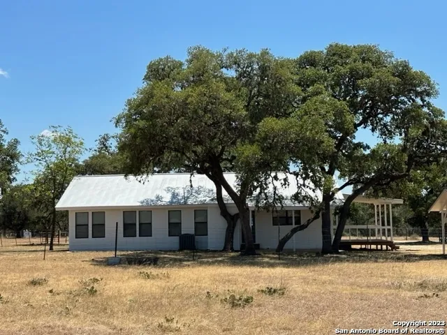 373 Pine Tree Rd Medina, TX 78055