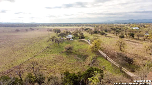 373 Pine Tree Rd Medina, TX 78055