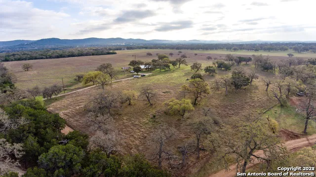 373 Pine Tree Rd Medina, TX 78055