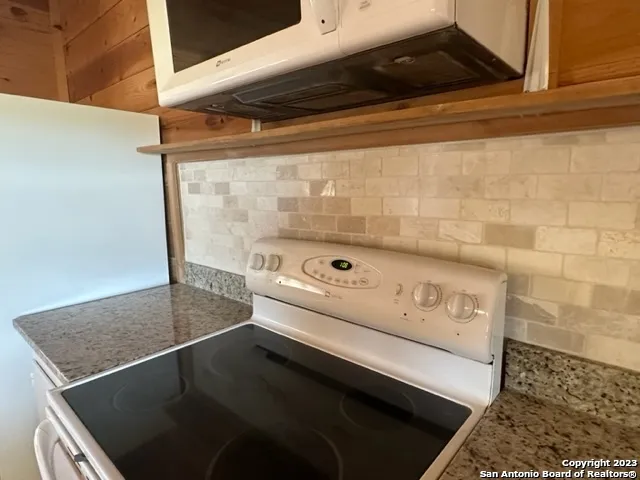 373 Pine Tree Rd Medina, TX 78055