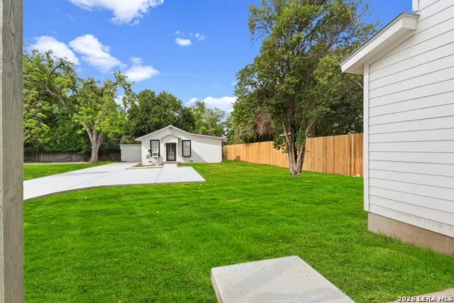 158 S ACADEMY AVE New Braunfels, TX 78130