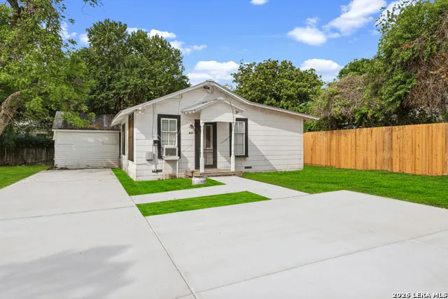 158 S ACADEMY AVE New Braunfels, TX 78130