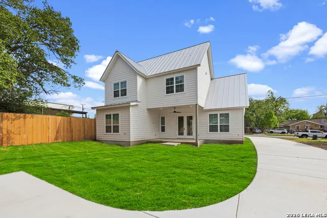 158 S ACADEMY AVE New Braunfels, TX 78130