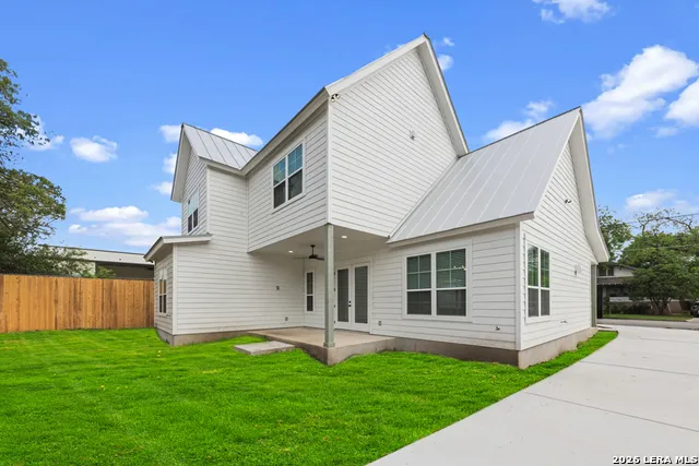 158 S ACADEMY AVE New Braunfels, TX 78130