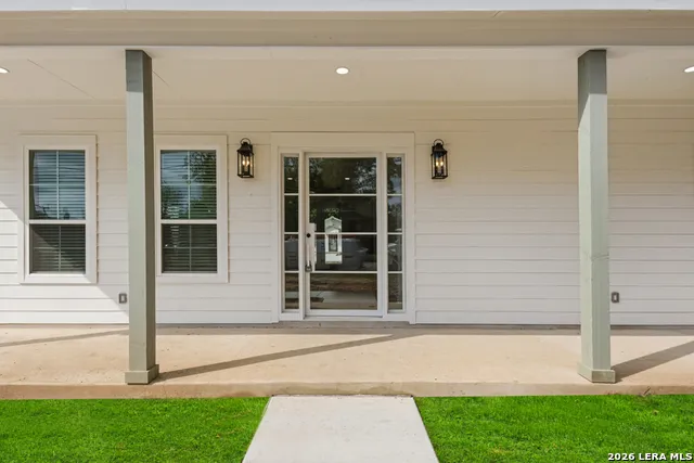 158 S ACADEMY AVE New Braunfels, TX 78130