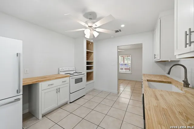 114 Karm St Castroville, TX 78009