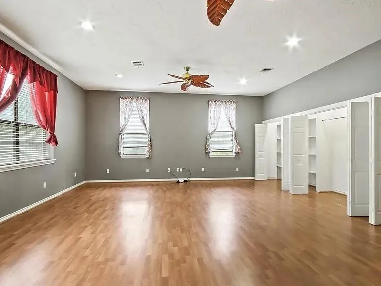 35 Susan Drive Cleveland, TX 77327